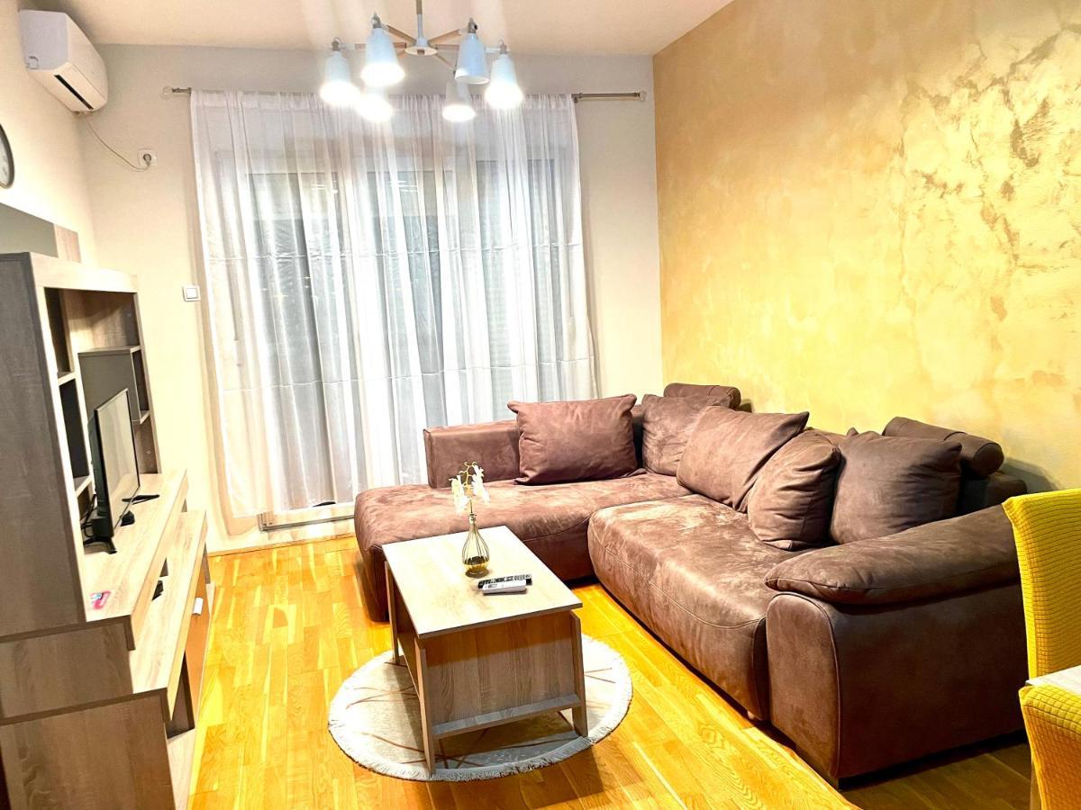 Naki Apartman Apartment พอดโกริกา ภายนอก รูปภาพ